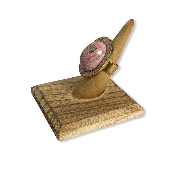 C. Celia Sebiri Oval Pink Chipped Stone Inlay Ring - Picture 2 of 6